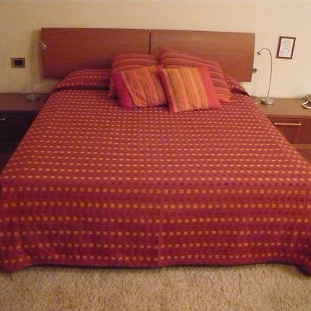 Hotel Le Moran Cusago Ruang foto