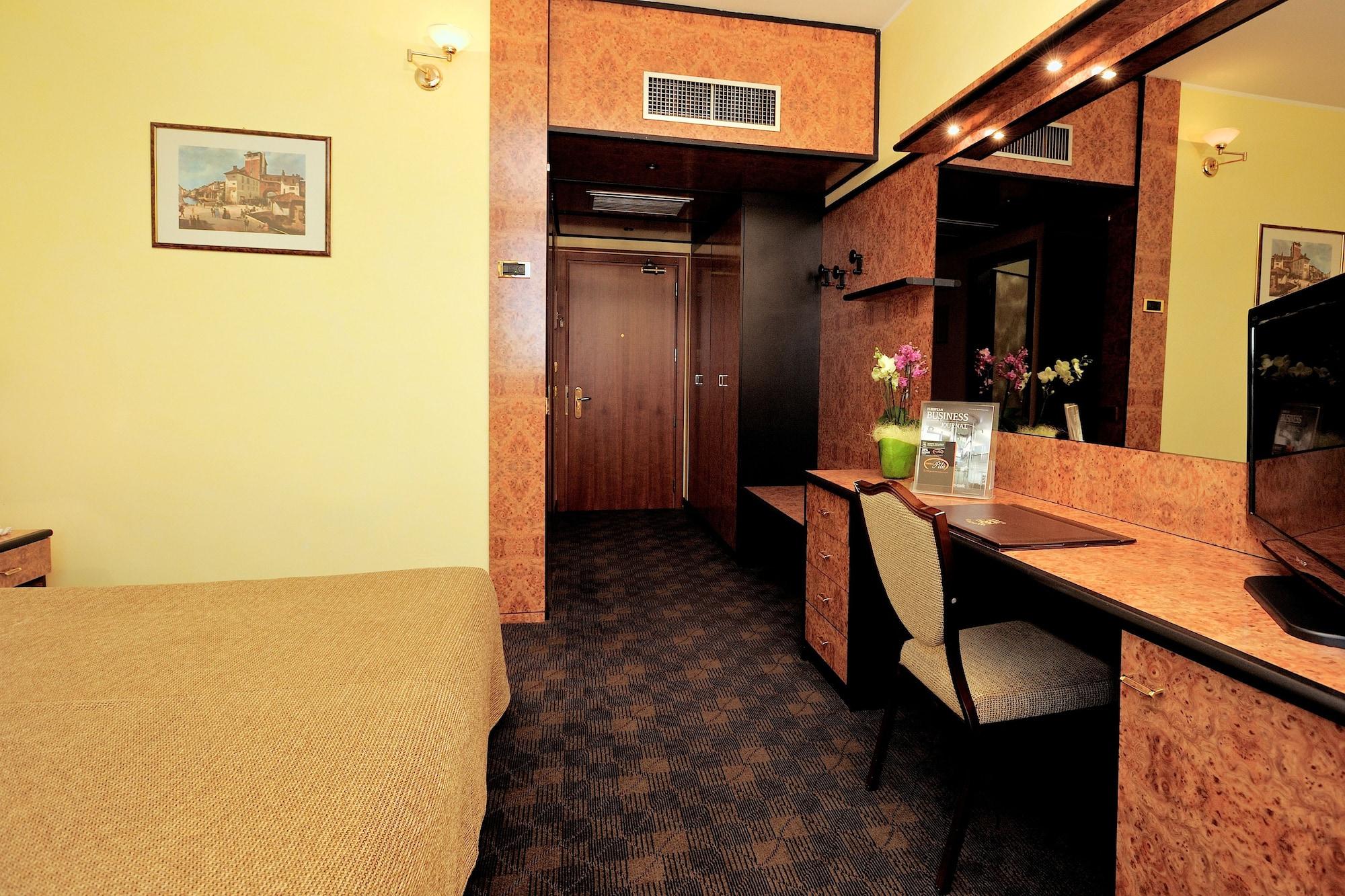 Hotel Le Moran Cusago Bagian luar foto