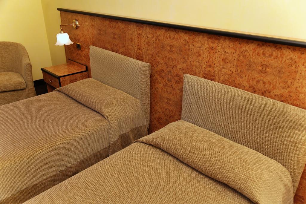 Hotel Le Moran Cusago Ruang foto