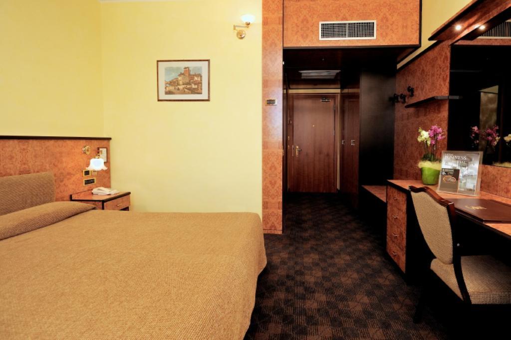 Hotel Le Moran Cusago Bagian luar foto