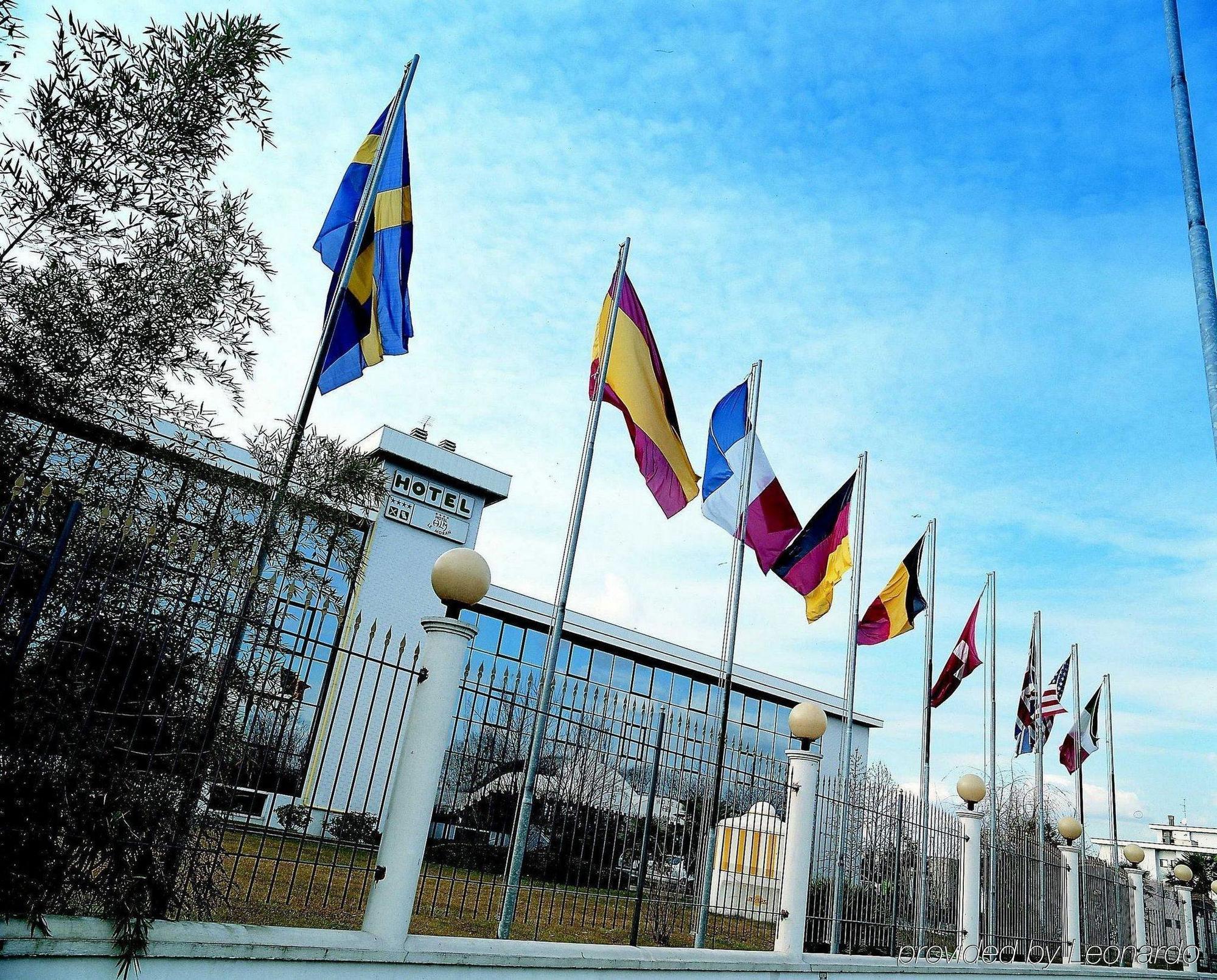 Hotel Le Moran Cusago Bagian luar foto